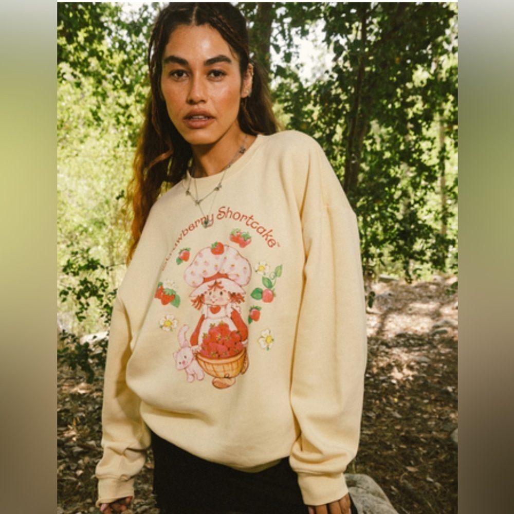 Strawberry Shortcake Sweatshirt Medium 80s Y2K Crewneck